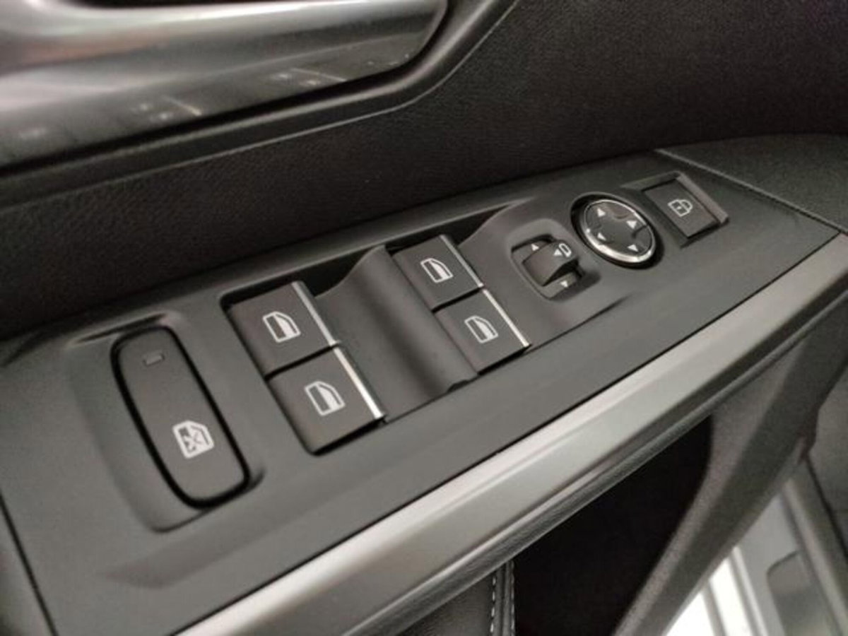 Peugeot 3008 1.2 hybrid GT 145cv e-dcs6 (6)