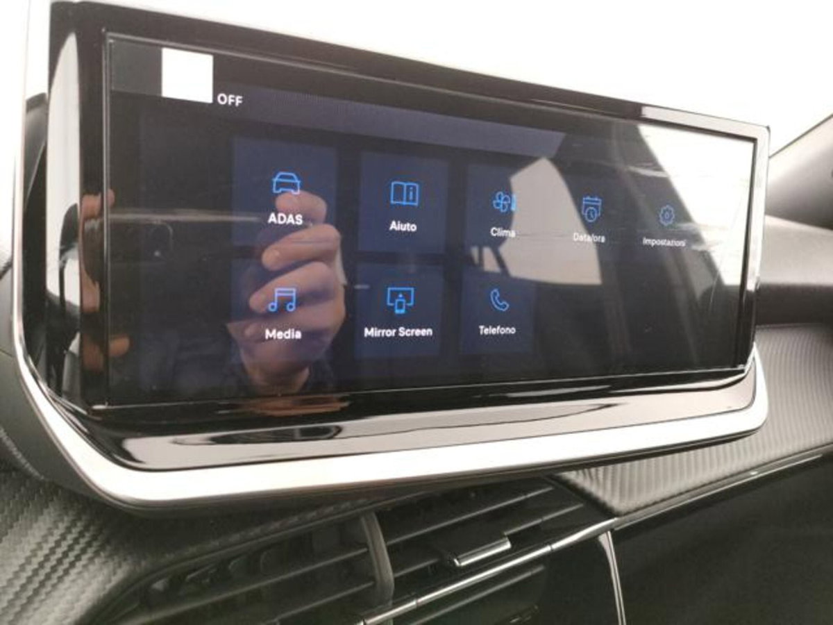 Peugeot 2008 1.2 hybrid Allure 145cv e-dcs6 (11)
