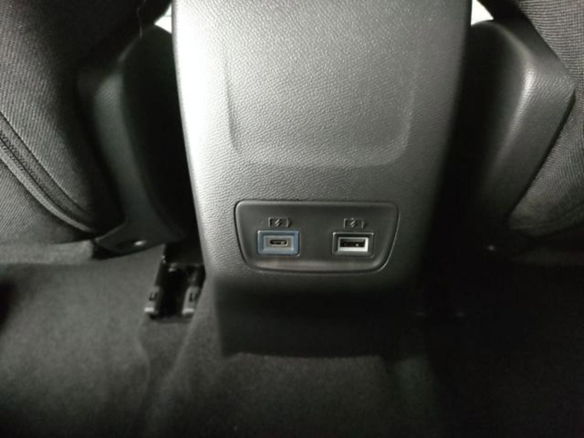 Peugeot 2008 1.2 hybrid Allure 145cv e-dcs6 (18)