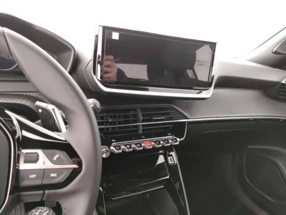 Peugeot 2008 1.2 hybrid Allure 145cv e-dcs6 (9)