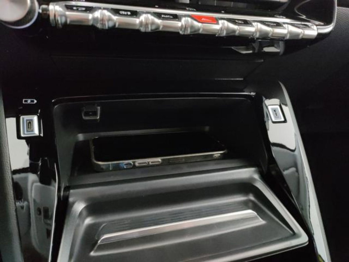Peugeot 208 1.2 turbo Allure 100cv (10)