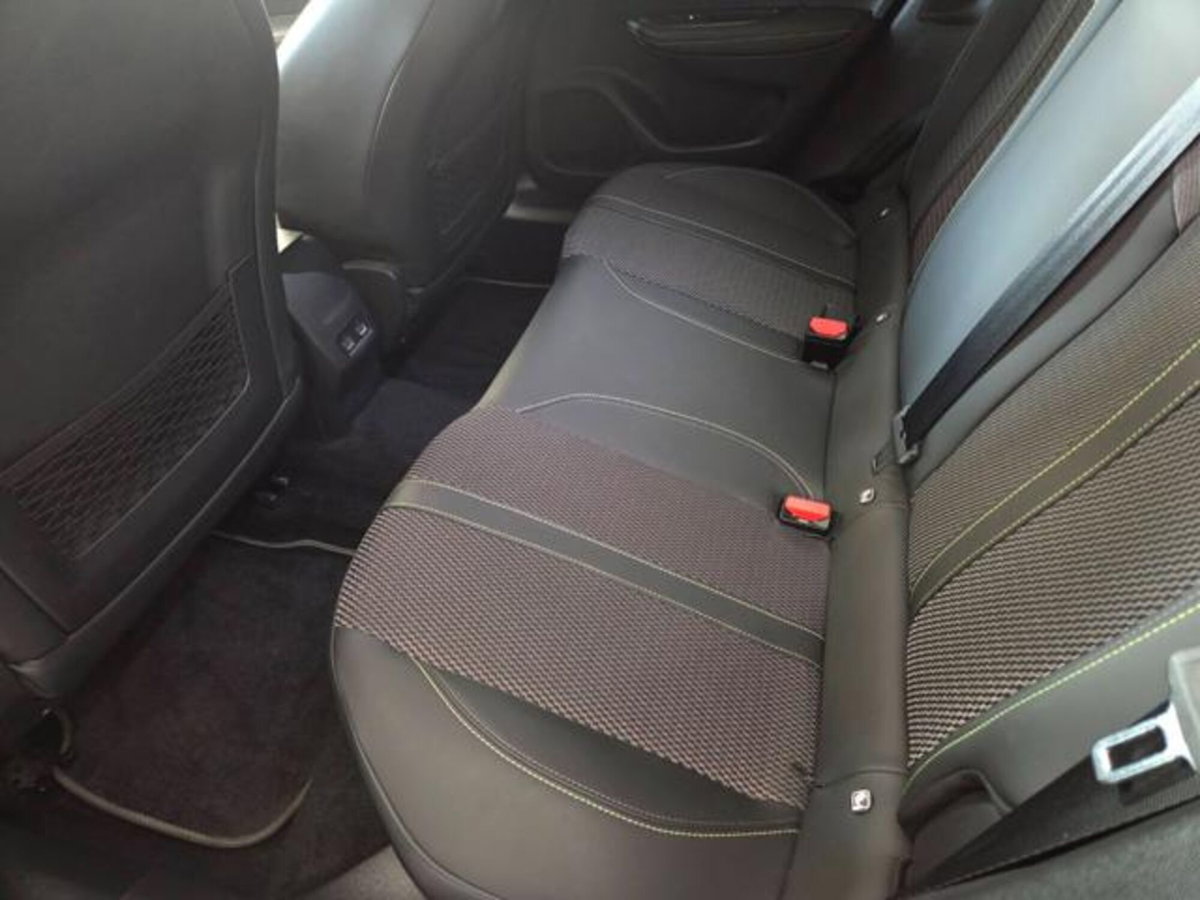 Peugeot 2008 BlueHDi 130 S&S EAT8 GT (7)