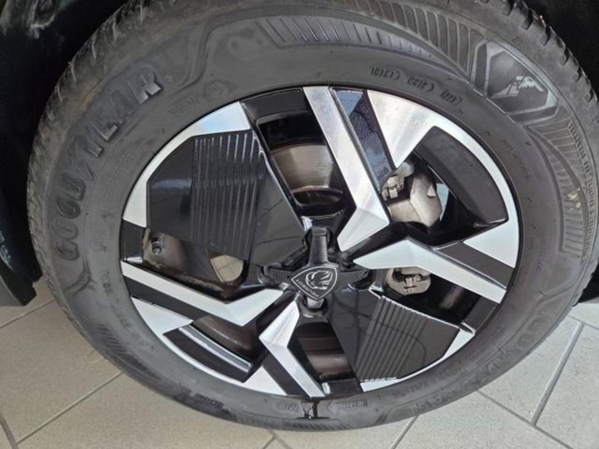 Peugeot 2008 BlueHDi 130 S&S EAT8 GT (9)