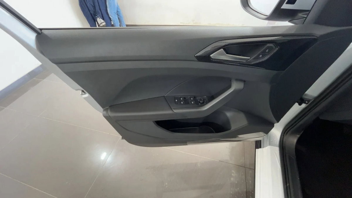Volkswagen T-Cross 1.0 tsi Edition 95cv (11)