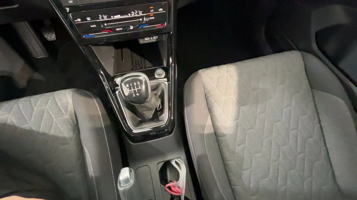 Volkswagen T-Cross 1.0 tsi Edition 95cv (9)