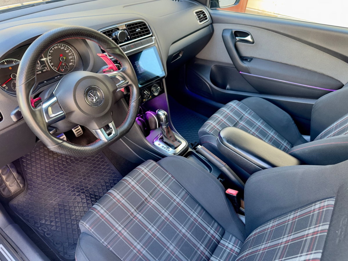 Volkswagen Polo 1.4 TSI DSG 3 porte GTI (13)
