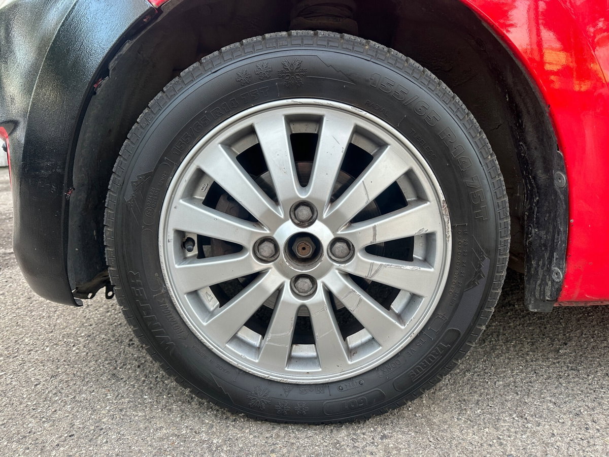 Daihatsu Cuore 1.0 12V Hiro (8)