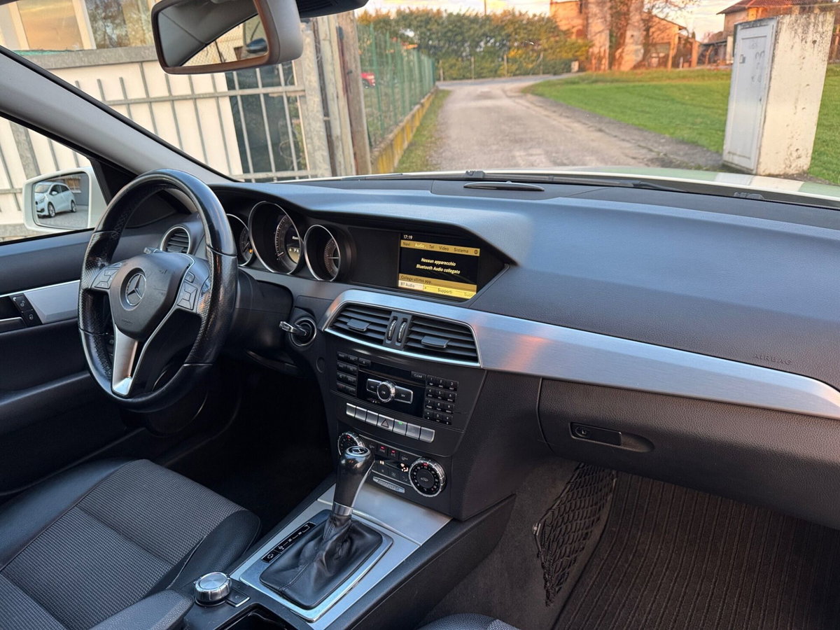 Mercedes-Benz Classe C Station Wagon 220 CDI BlueEFFICIENCY Avantgarde AMG (11)