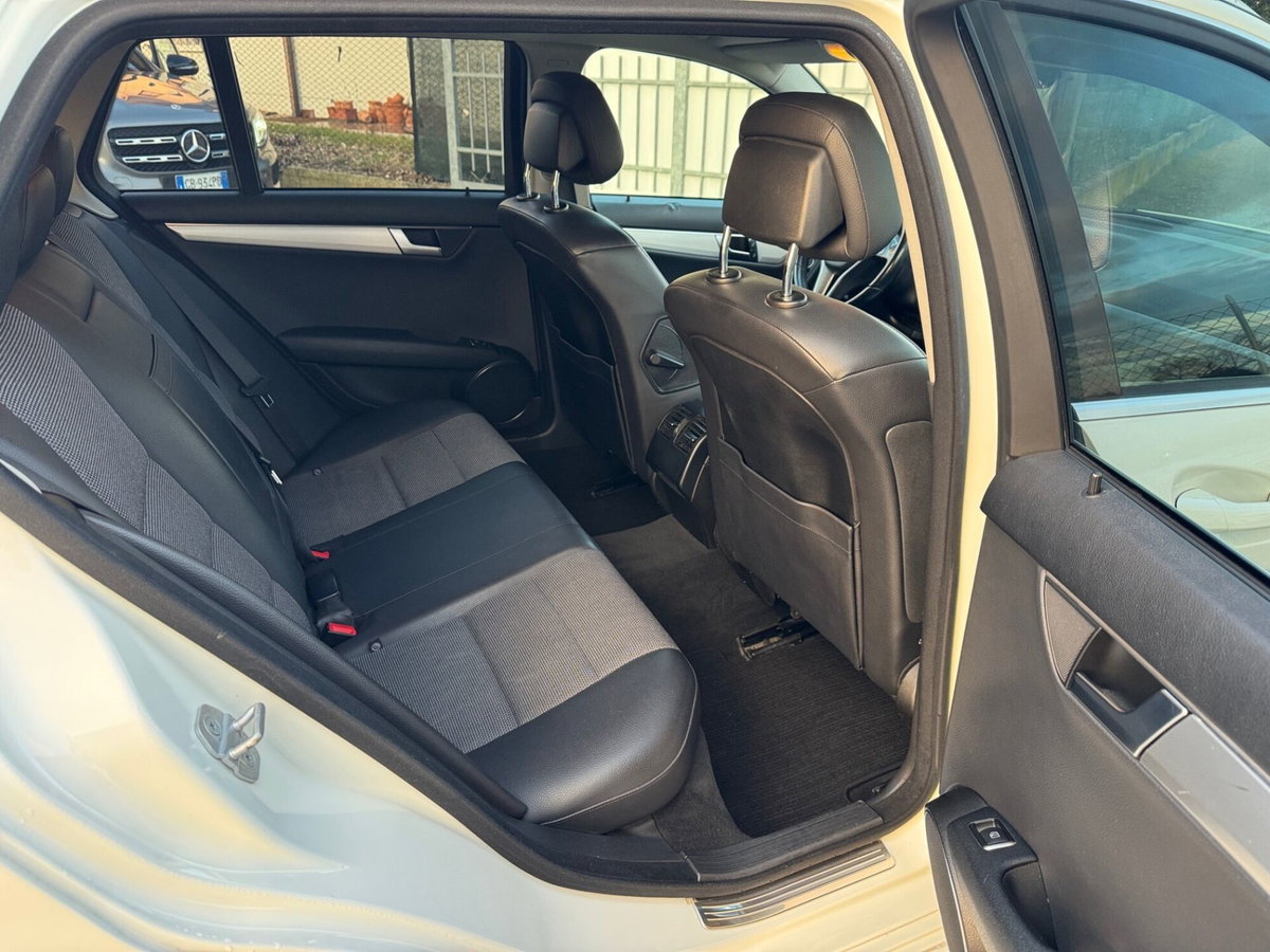 Mercedes-Benz Classe C Station Wagon 220 CDI BlueEFFICIENCY Avantgarde AMG (12)