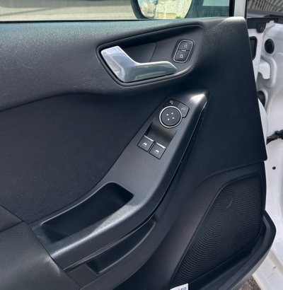Ford Fiesta 1.1 5 porte Plus (11)