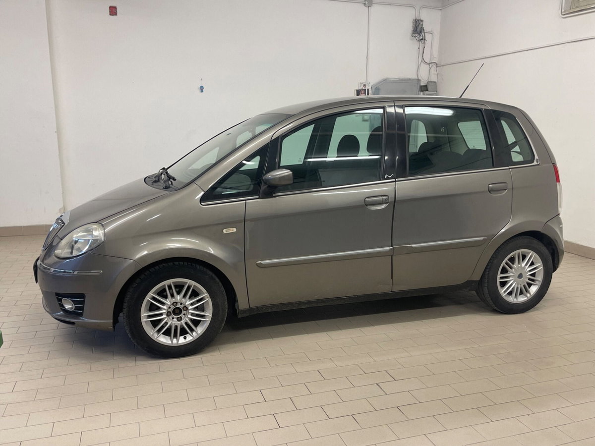Lancia Musa 1.4 16V Poltrona Frau (5)