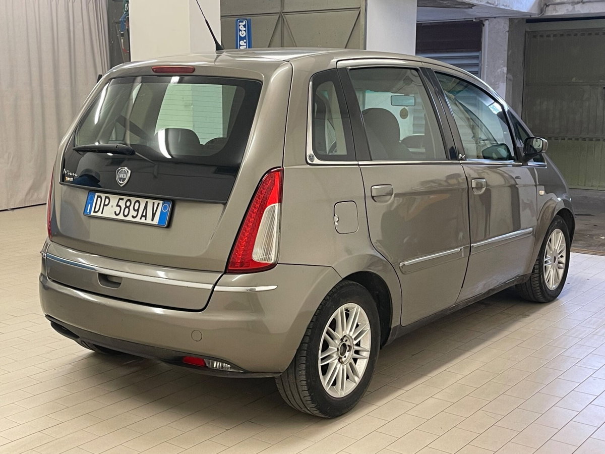 Lancia Musa 1.4 16V Poltrona Frau (9)