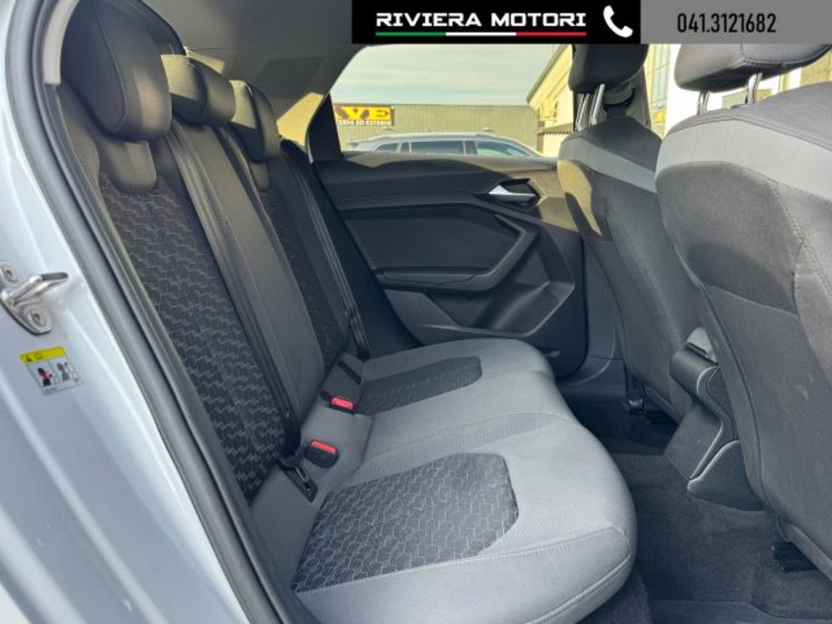 Audi A1 Sportback 30 TFSI S tronic S line edition (9)