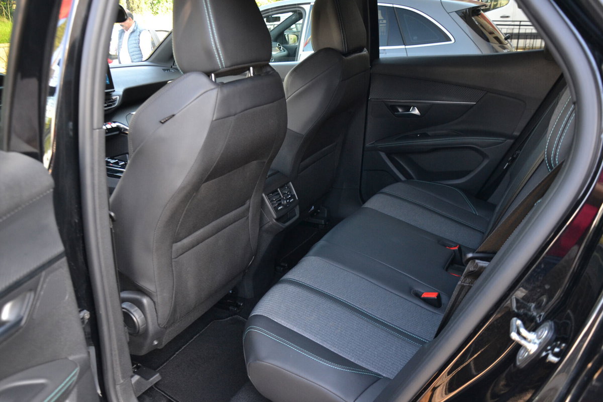 Peugeot 3008 BlueHDi 130 S&S EAT8 Allure Pack (20)