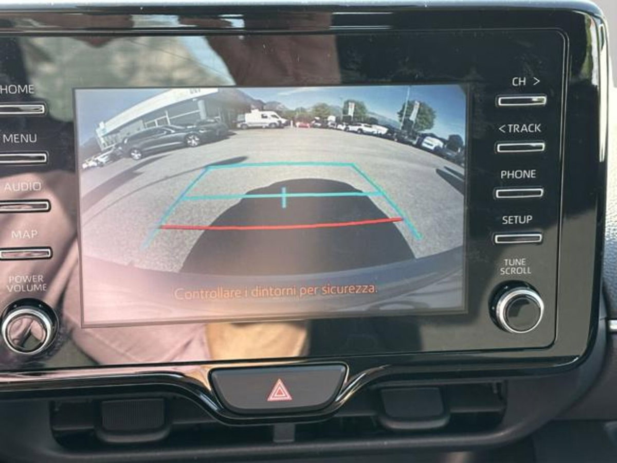Toyota Yaris 1.5 Hybrid 5 porte Energy (11)