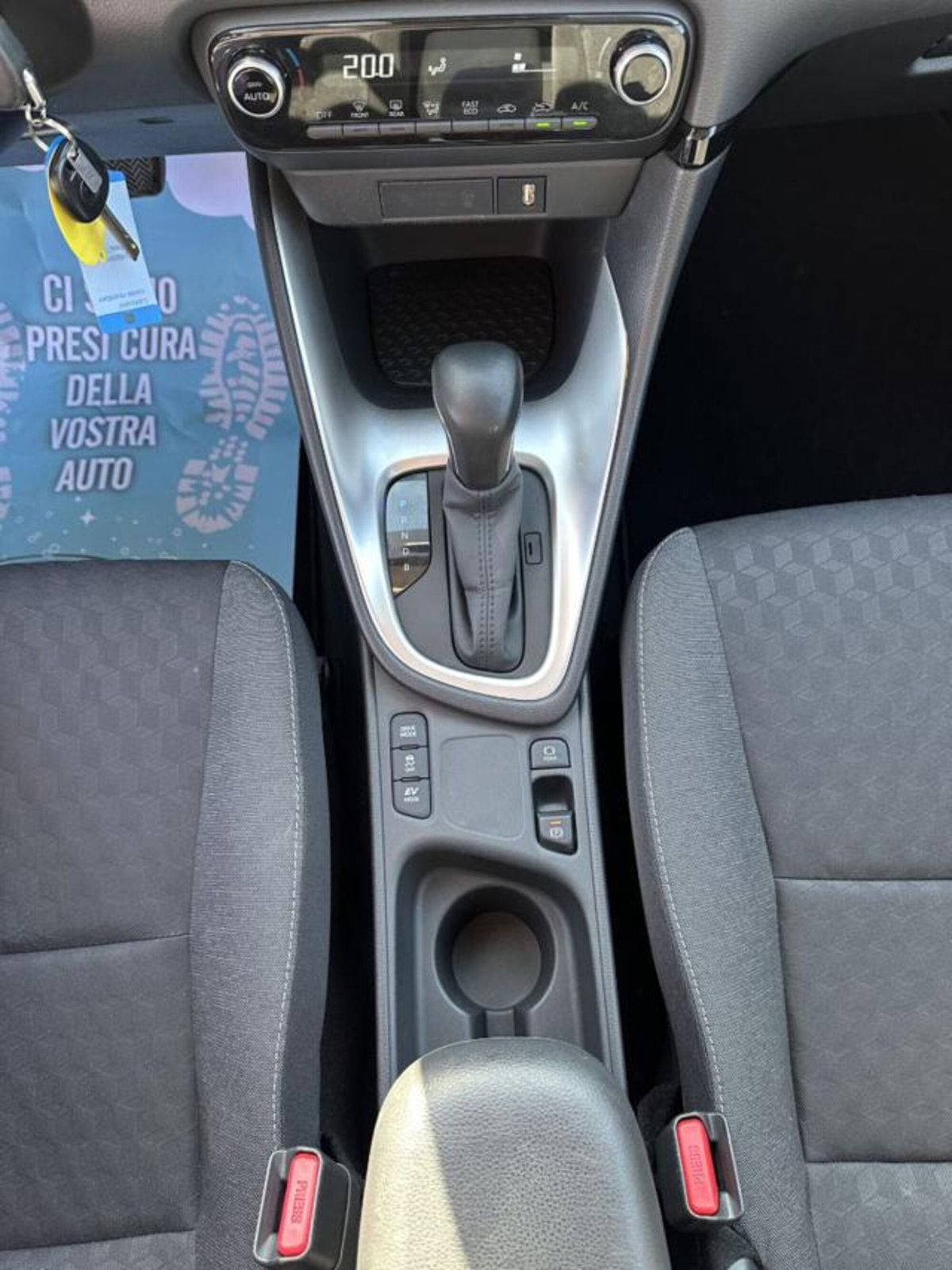 Toyota Yaris 1.5 Hybrid 5 porte Energy (12)