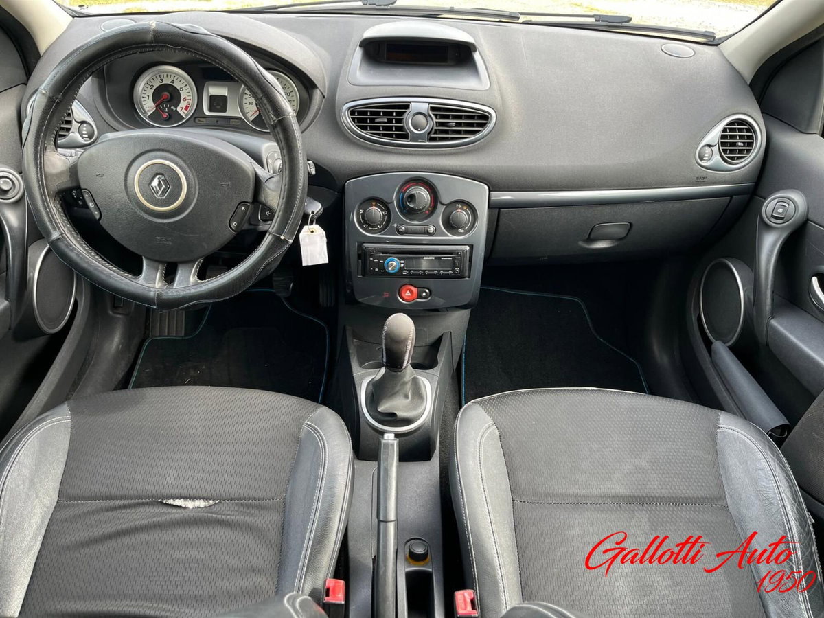 Renault Clio 1.2 16V 5 porte 4U Pack (10)