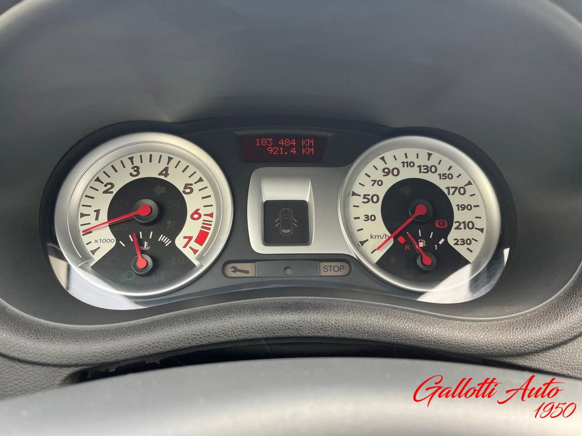 Renault Clio 1.2 16V 5 porte 4U Pack (12)