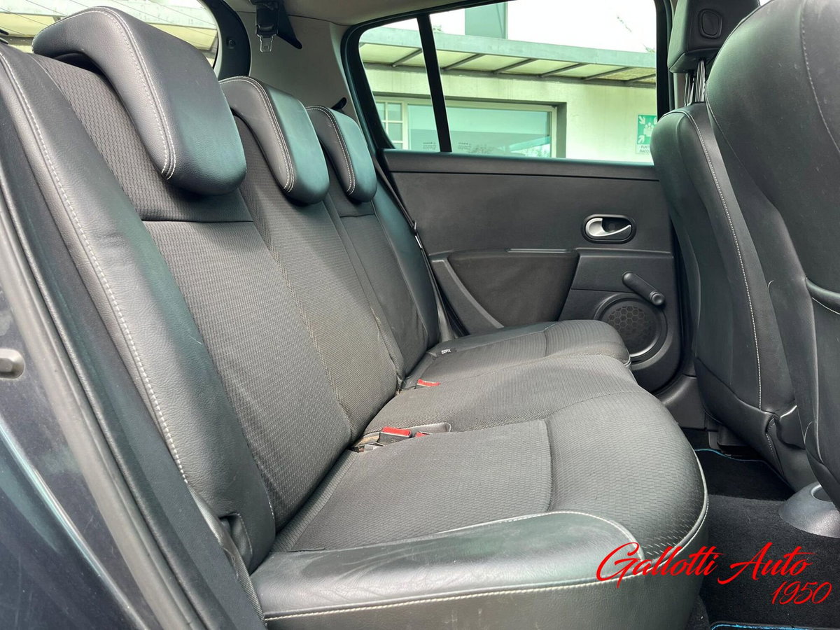 Renault Clio 1.2 16V 5 porte 4U Pack (14)