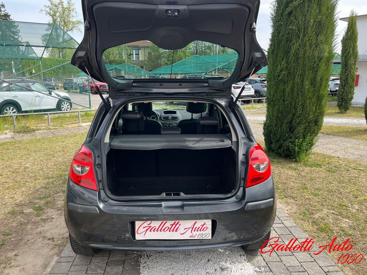 Renault Clio 1.2 16V 5 porte 4U Pack (15)