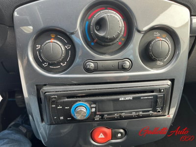 Renault Clio 1.2 16V 5 porte 4U Pack (16)