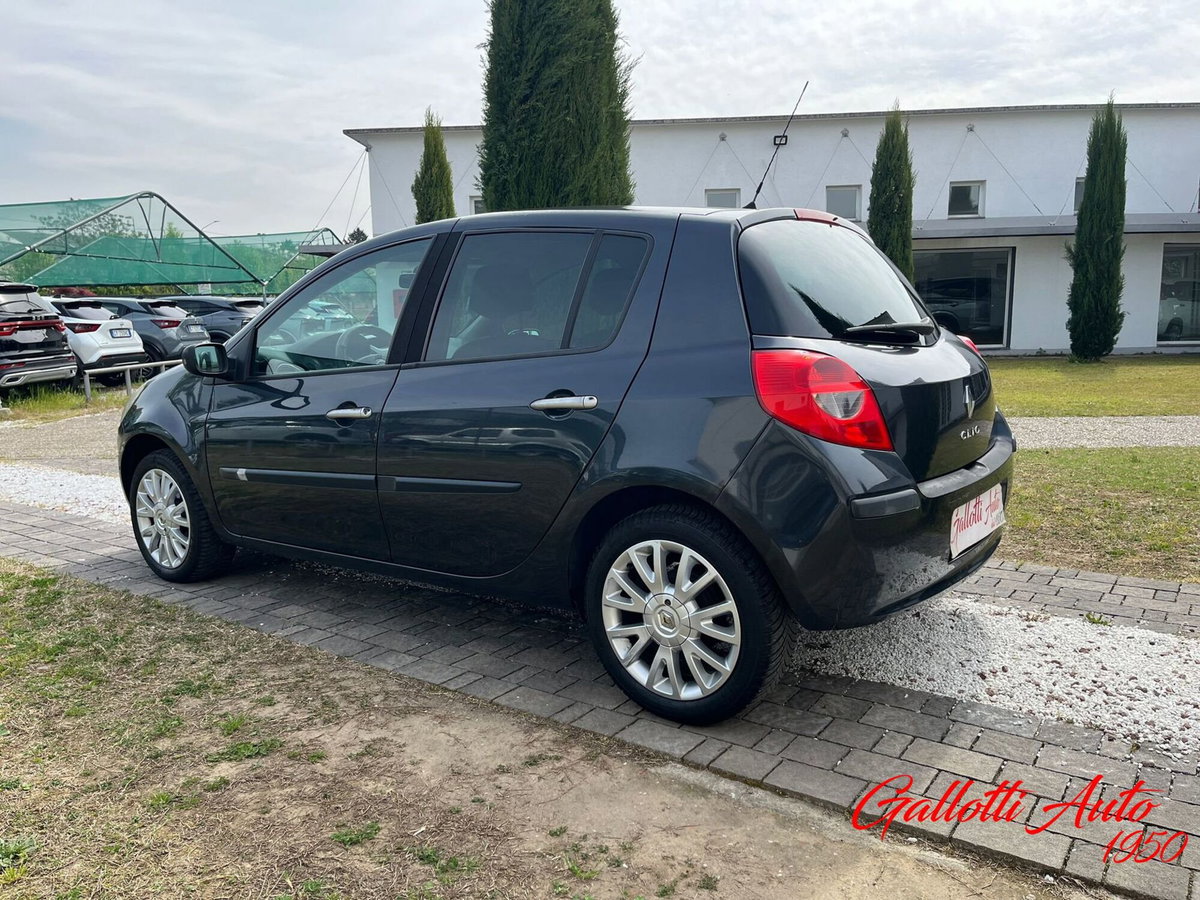 Renault Clio 1.2 16V 5 porte 4U Pack (2)
