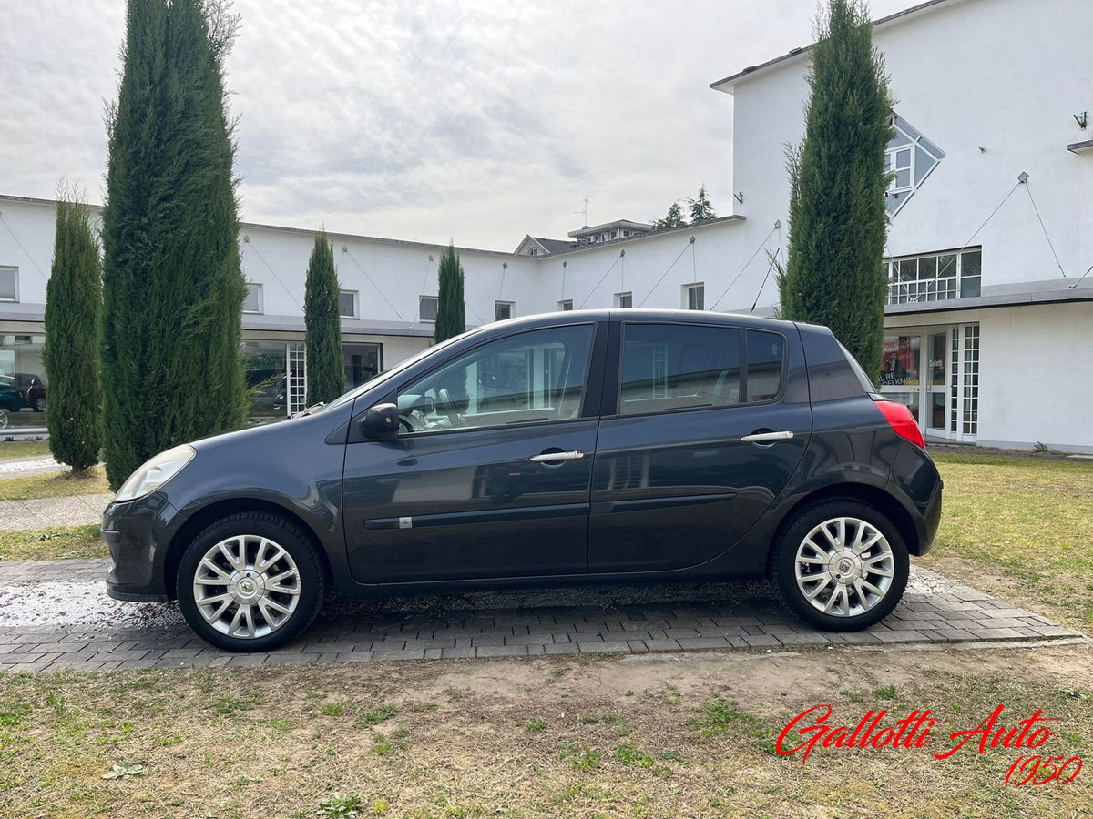 Renault Clio 1.2 16V 5 porte 4U Pack (3)