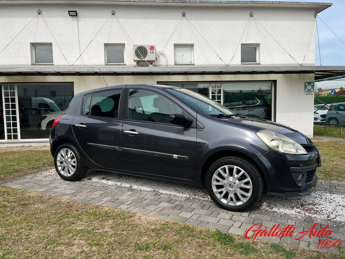 Renault Clio 1.2 16V 5 porte 4U Pack (5)