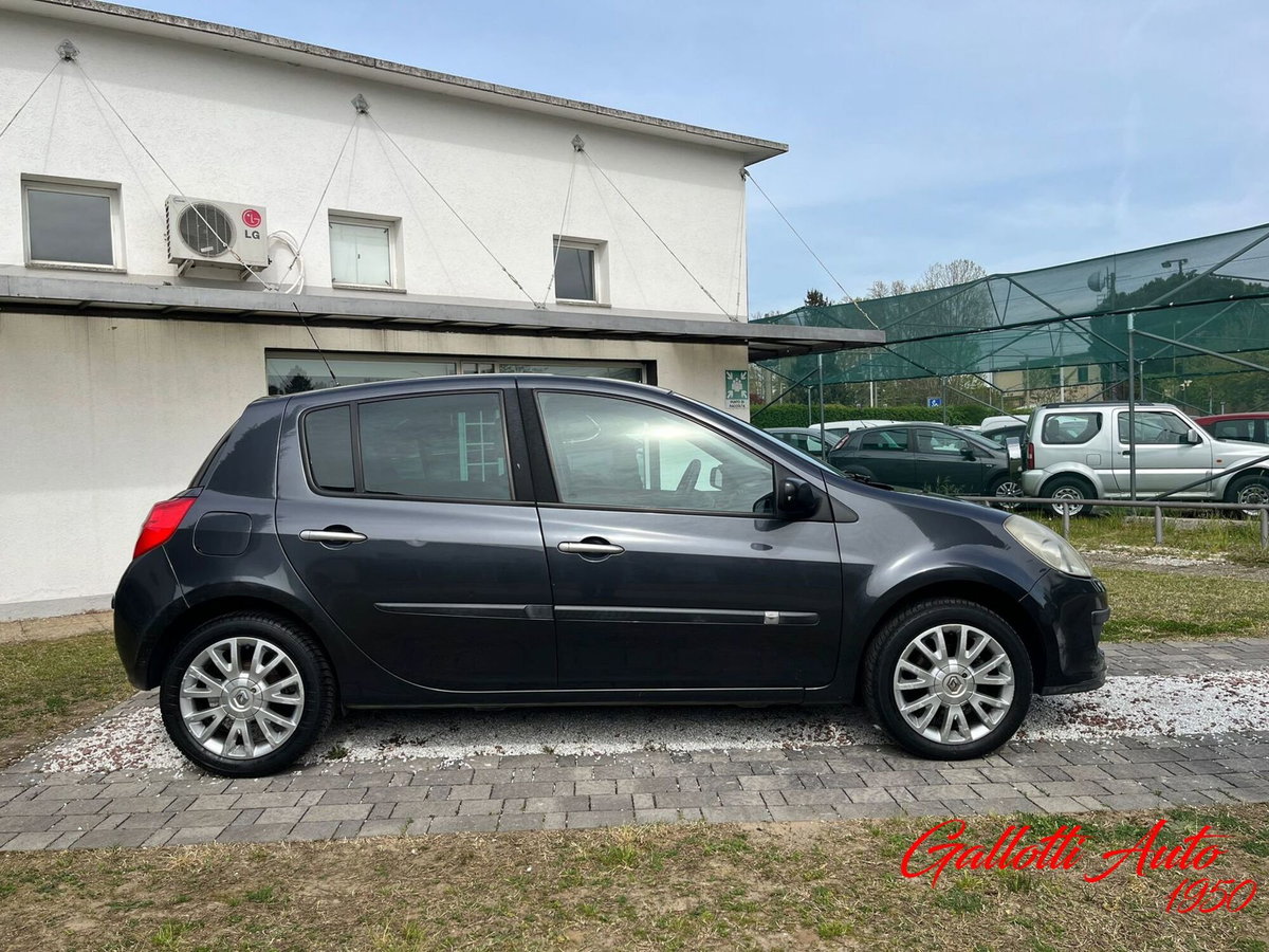 Renault Clio 1.2 16V 5 porte 4U Pack (6)