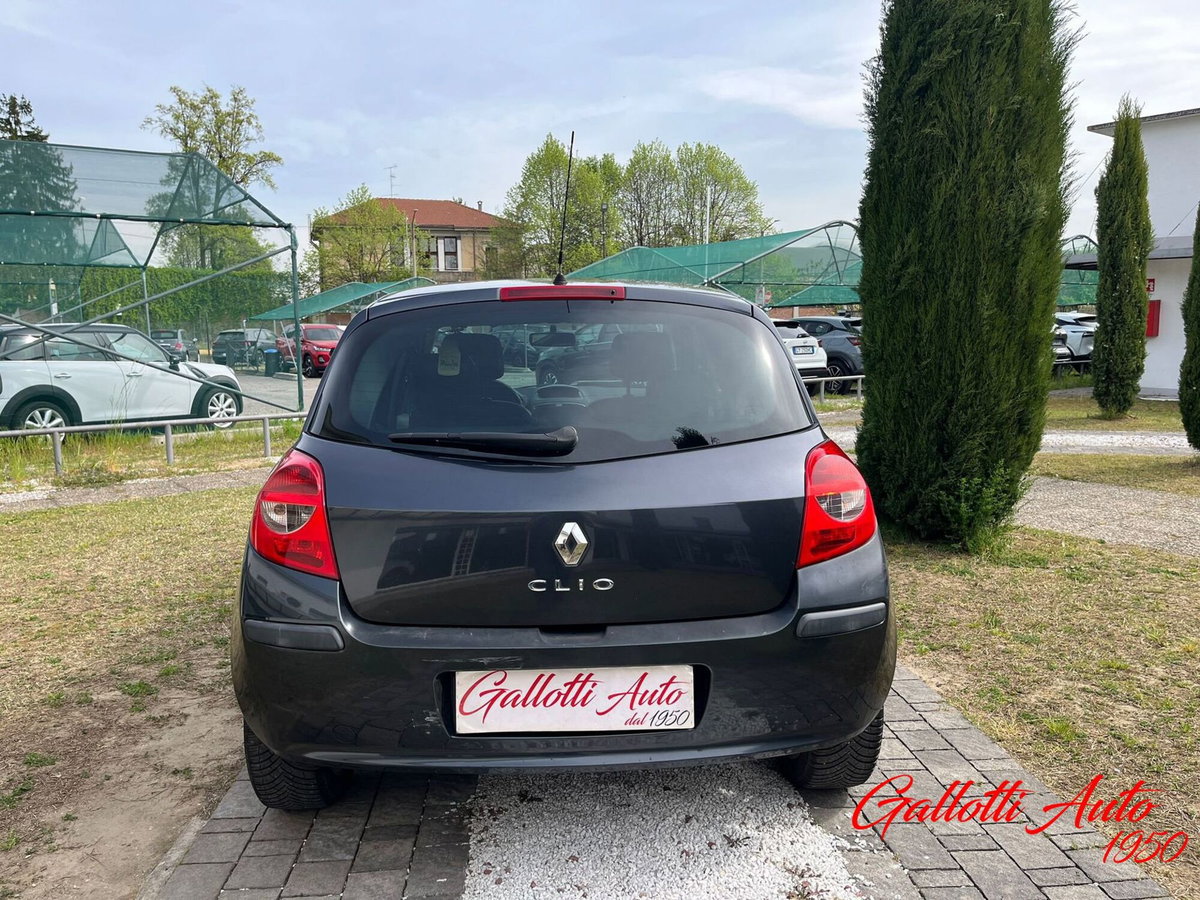Renault Clio 1.2 16V 5 porte 4U Pack (8)