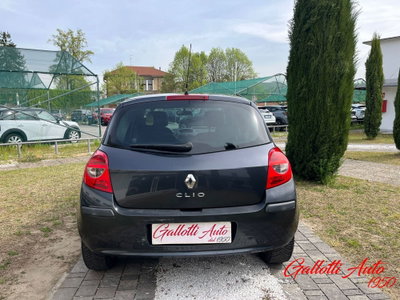 Renault Clio 1.2 16V 5 porte 4U Pack (8)
