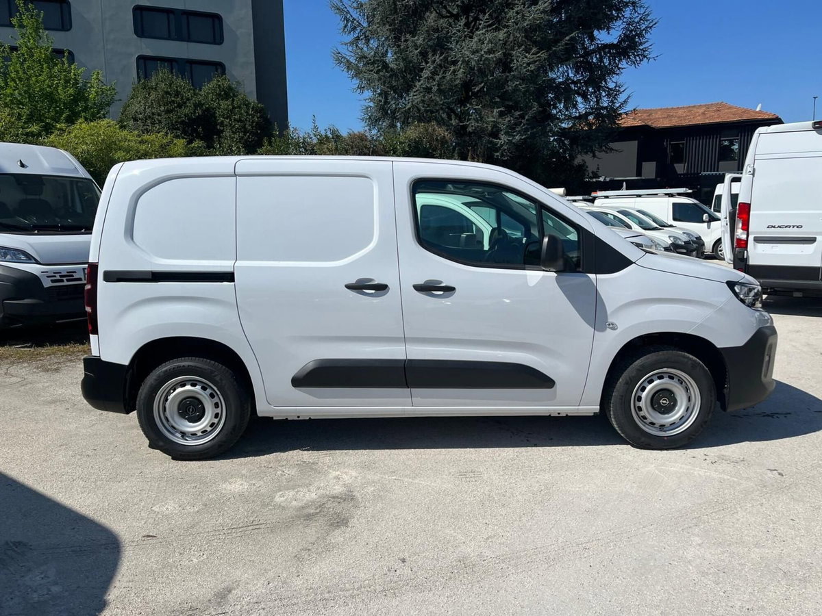 Opel Combo Furgone Cargo 1.5 Diesel 130CV S&S PC 1000kg Edition (4)