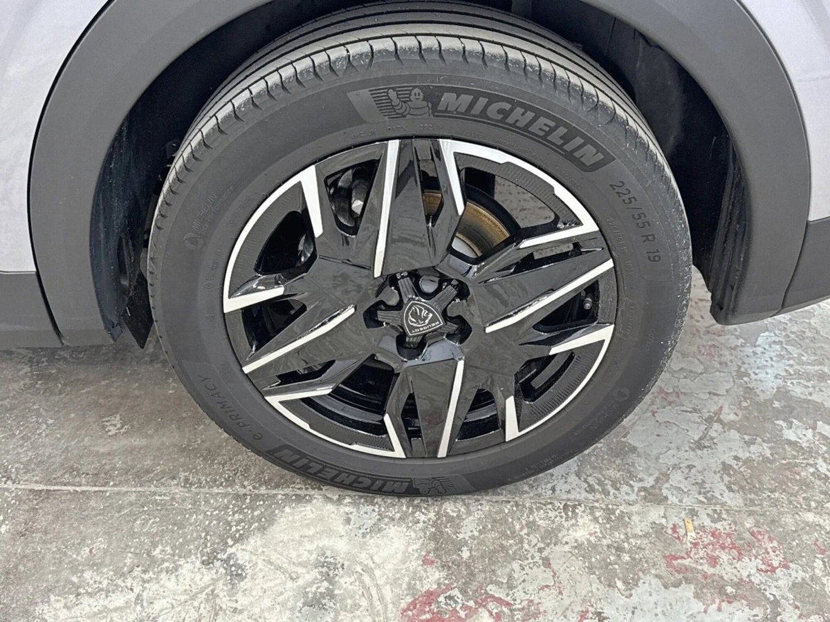Peugeot 3008 73 kWh Allure 210cv (12)