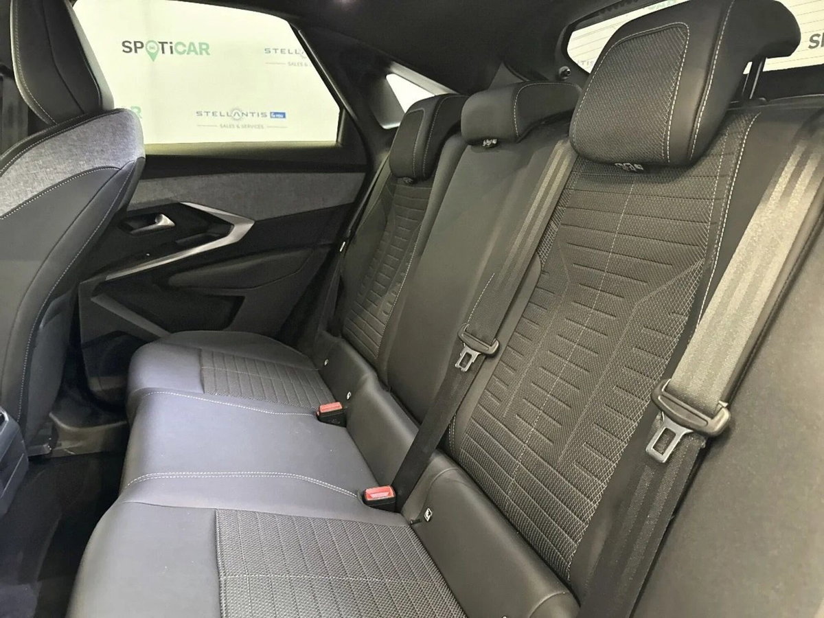 Peugeot 3008 73 kWh Allure 210cv (13)