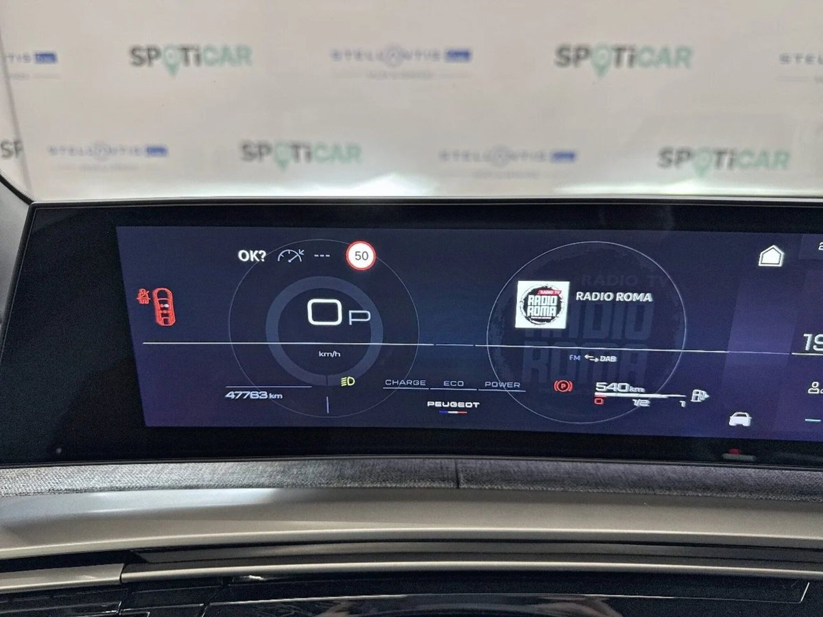 Peugeot 3008 73 kWh Allure 210cv (14)
