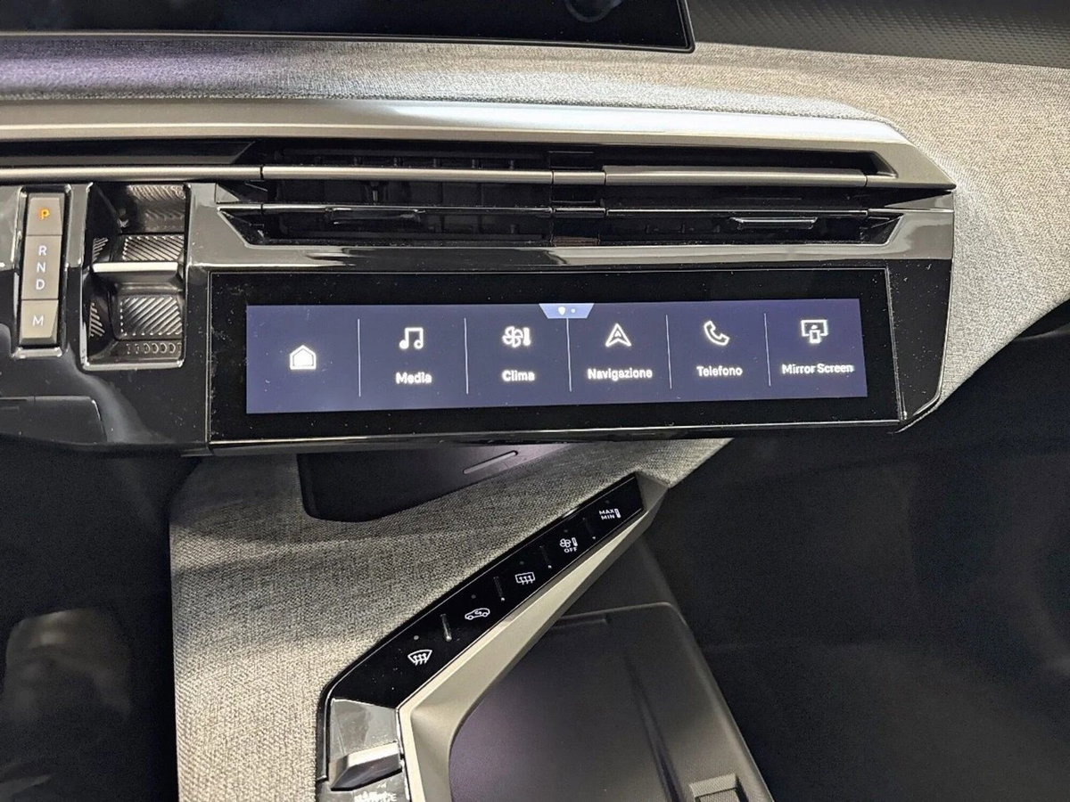 Peugeot 3008 73 kWh Allure 210cv (15)