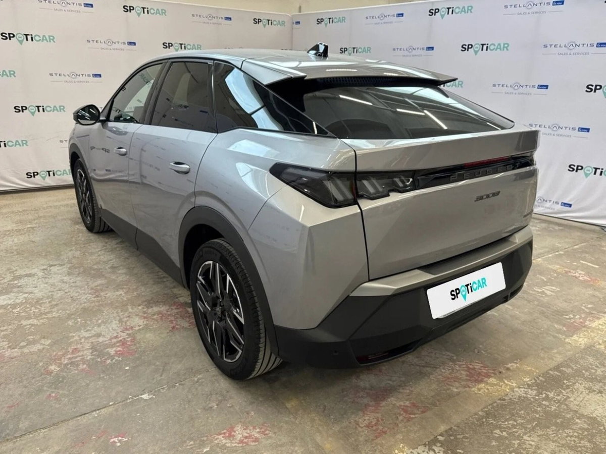 Peugeot 3008 73 kWh Allure 210cv (3)