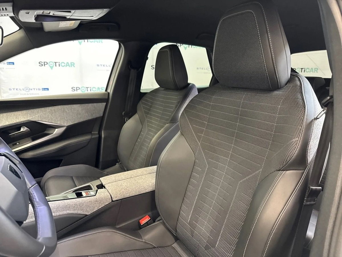 Peugeot 3008 73 kWh Allure 210cv (8)