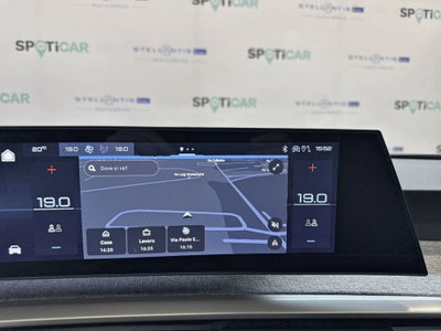 Peugeot 3008 73 kWh Allure 210cv (9)