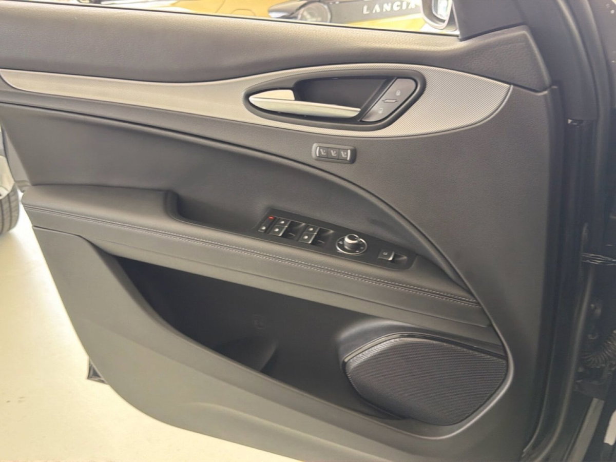 Alfa Romeo Stelvio Stelvio 2.2 Turbodiesel 210 CV AT8 Q4 Veloce (17)