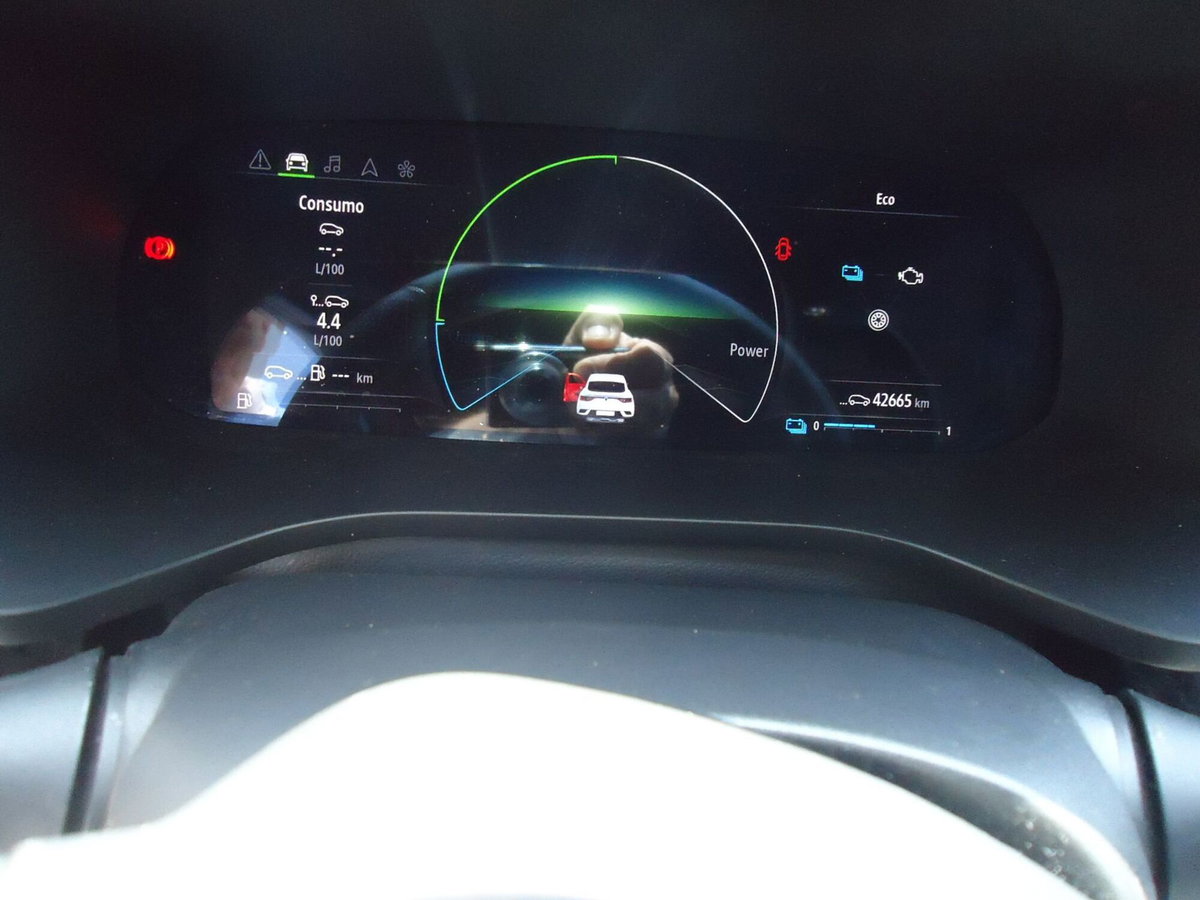 Renault Arkana Hybrid E-Tech 145 CV Engineered (9)