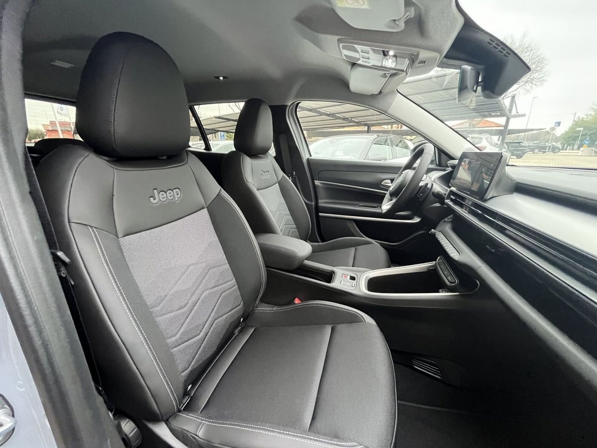 Jeep Avenger 1.2 turbo e-hybrid mhev Summit fwd 110cv edct6 (14)