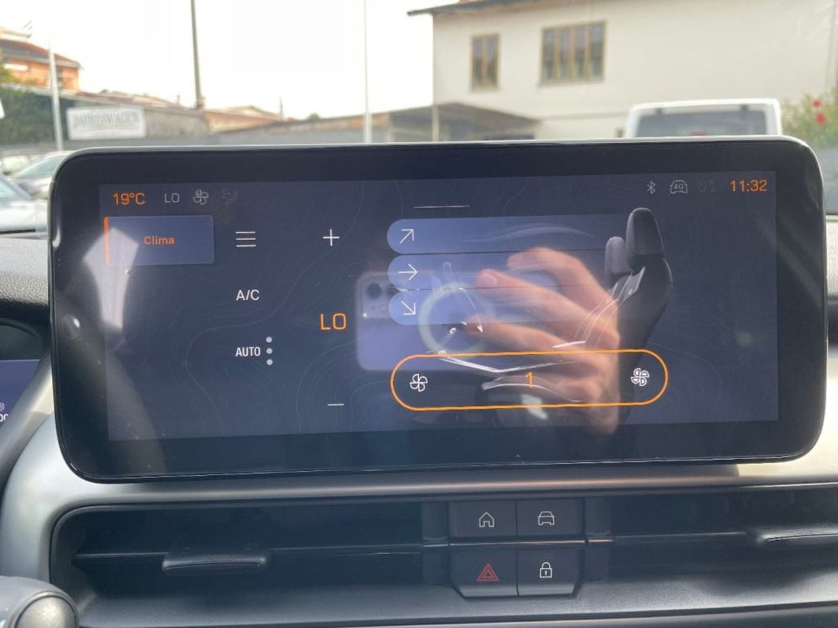 Jeep Avenger 1.2 turbo e-hybrid mhev Summit fwd 110cv edct6 (10)