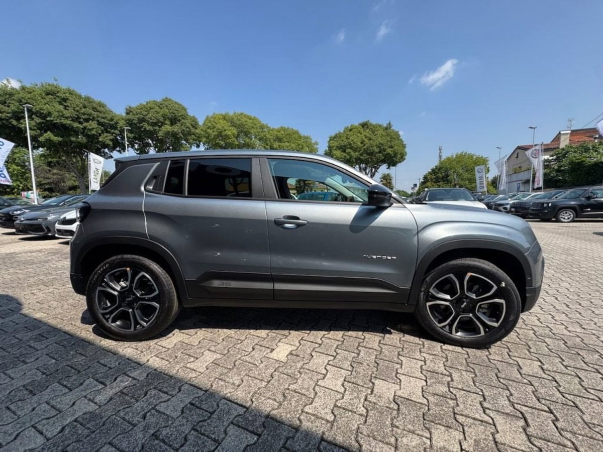 Jeep Avenger 1.2 turbo e-hybrid mhev Summit fwd 110cv edct6 (4)
