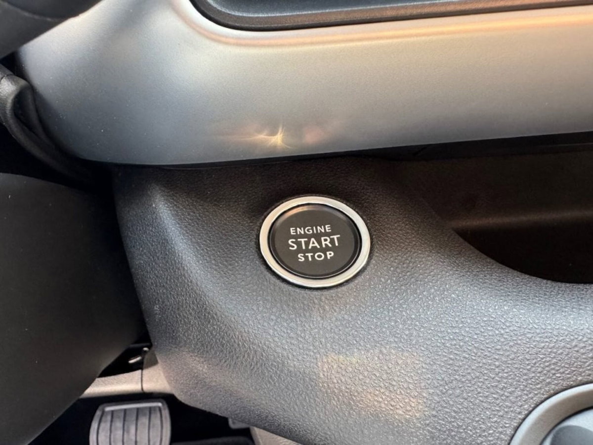 Jeep Avenger 1.2 turbo e-hybrid mhev Summit fwd 110cv edct6 (9)