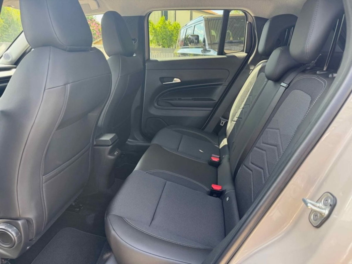 Jeep Avenger 1.2 turbo e-hybrid mhev Summit fwd 110cv edct6 (10)