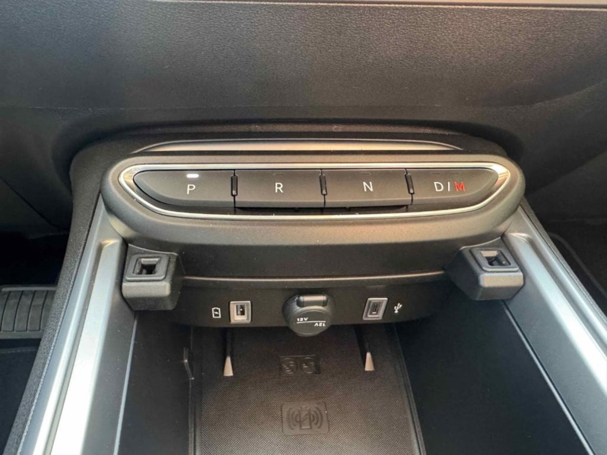 Jeep Avenger 1.2 turbo e-hybrid mhev Summit fwd 110cv edct6 (12)