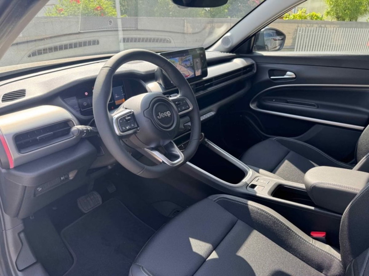 Jeep Avenger 1.2 turbo e-hybrid mhev Summit fwd 110cv edct6 (8)