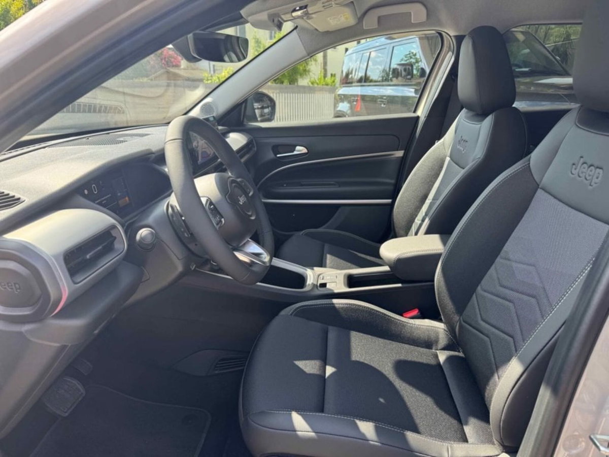 Jeep Avenger 1.2 turbo e-hybrid mhev Summit fwd 110cv edct6 (9)