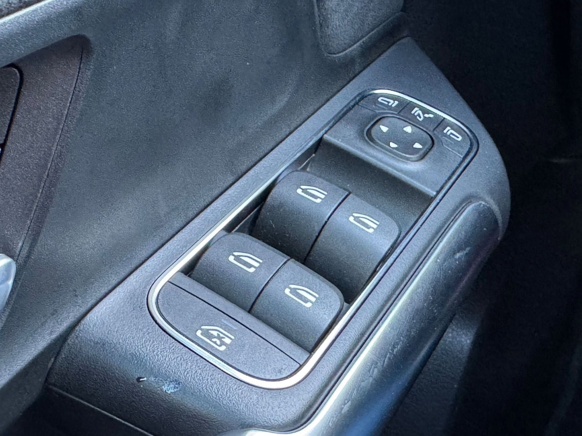 Mercedes-Benz GLA SUV 180 d AMG Line Premium Plus auto (17)